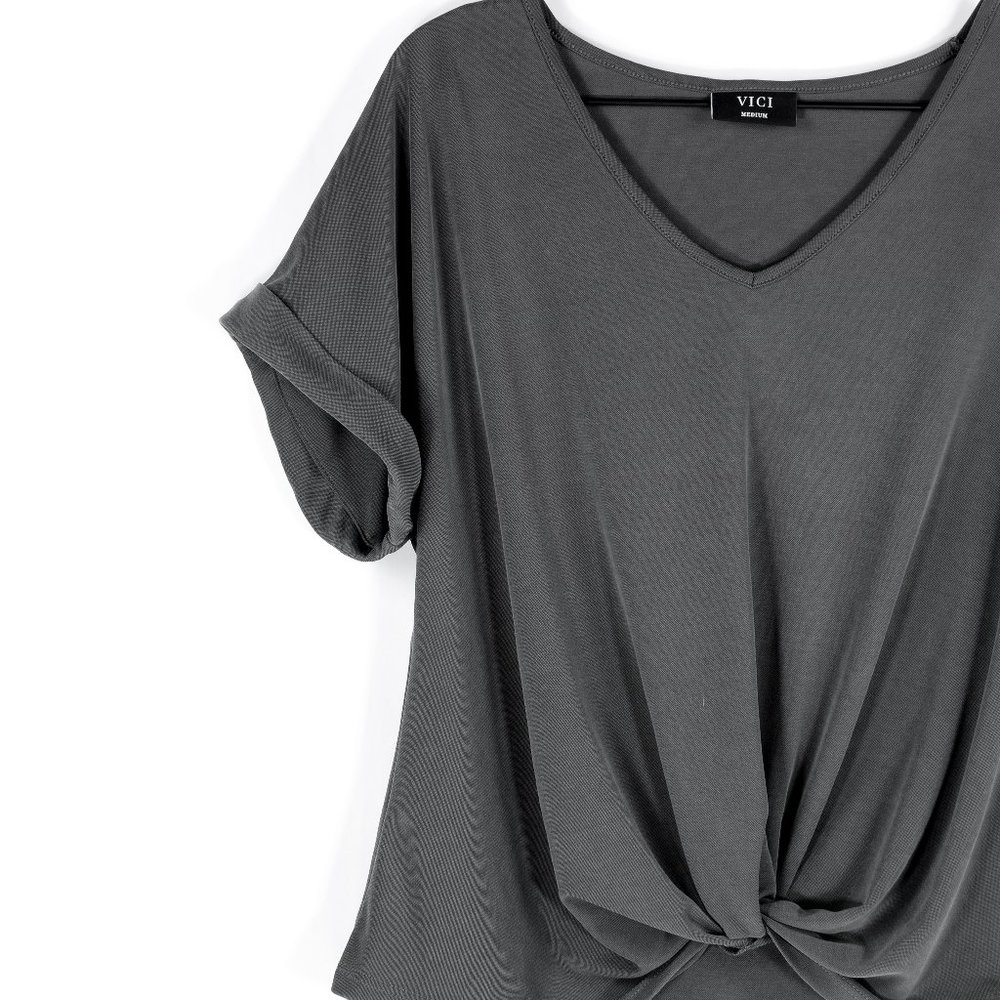 VICI Casual Gray Short Sleeve Twist Knot T Shirt